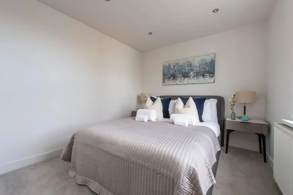 Elevated Elegance: 1Br 1Ba Flat In Wellmeadow Rd Apartamento Londres