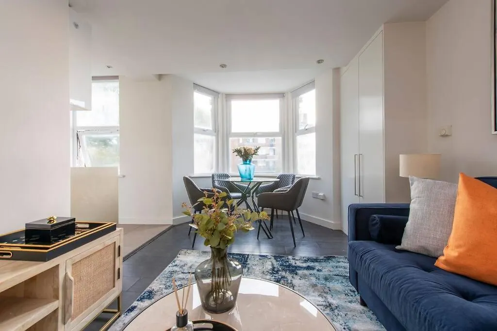 Elevated Elegance: 1Br 1Ba Flat In Wellmeadow Rd Apartamento Londres