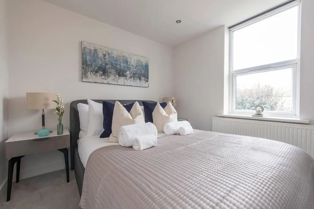 Elevated Elegance: 1Br 1Ba Flat In Wellmeadow Rd Apartamento Londres