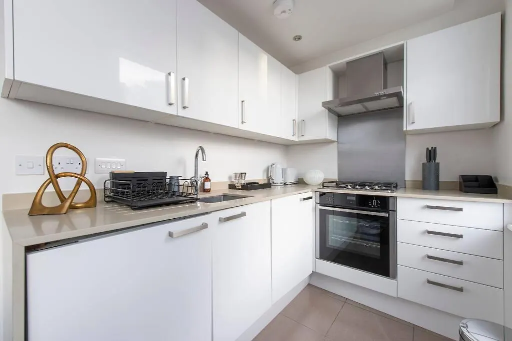 Elevated Elegance: 1Br 1Ba Flat In Wellmeadow Rd Apartamento Londres