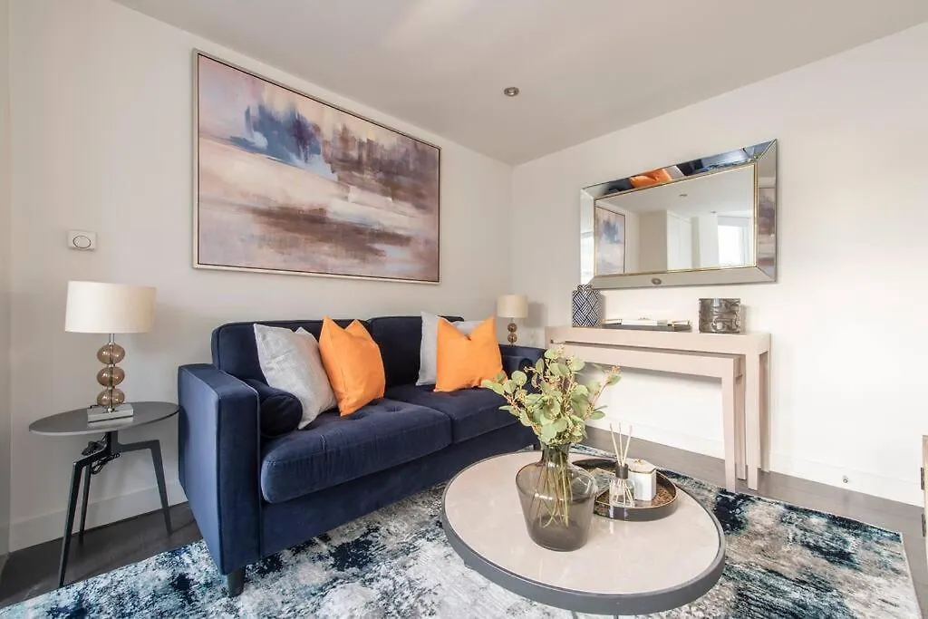 Elevated Elegance: 1Br 1Ba Flat In Wellmeadow Rd Apartamento Londres 0*,