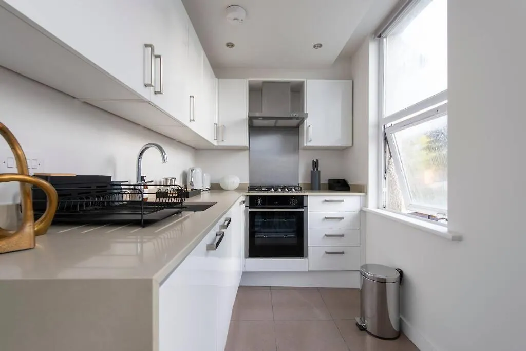 Elevated Elegance: 1Br 1Ba Flat In Wellmeadow Rd Apartamento Londres