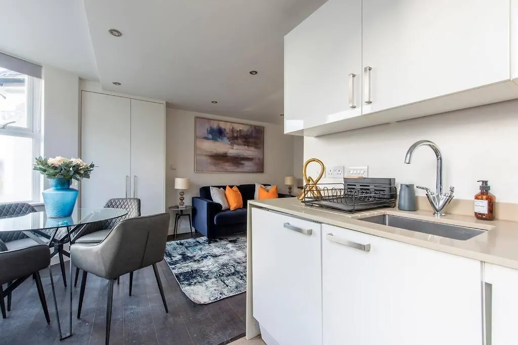 Elevated Elegance: 1Br 1Ba Flat In Wellmeadow Rd Apartamento Londres