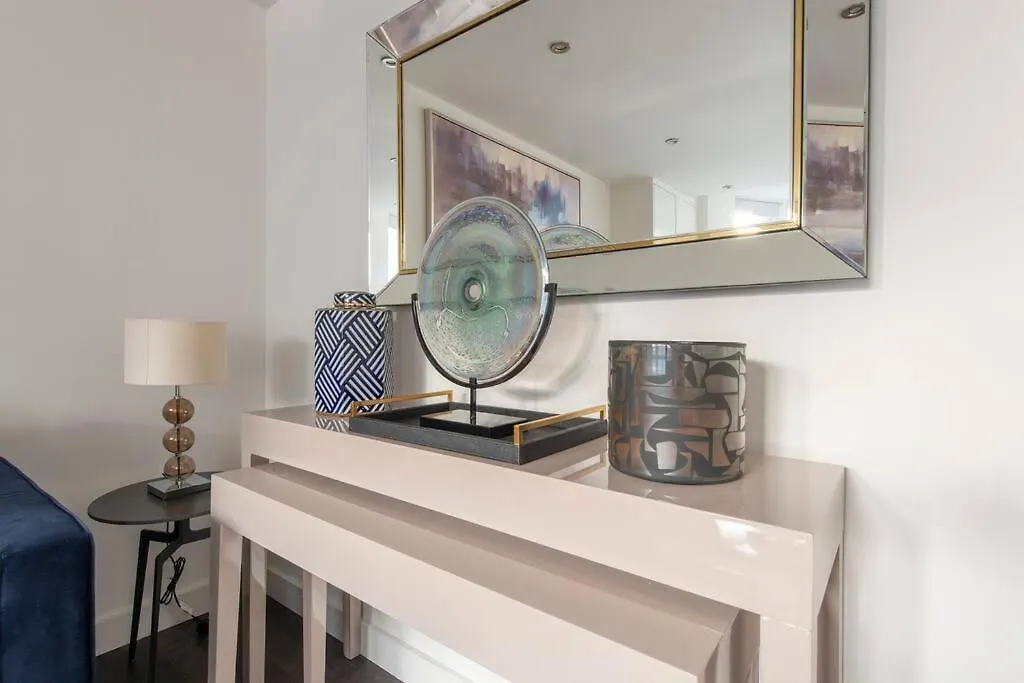 Elevated Elegance: 1Br 1Ba Flat In Wellmeadow Rd Apartamento Londres 0*,