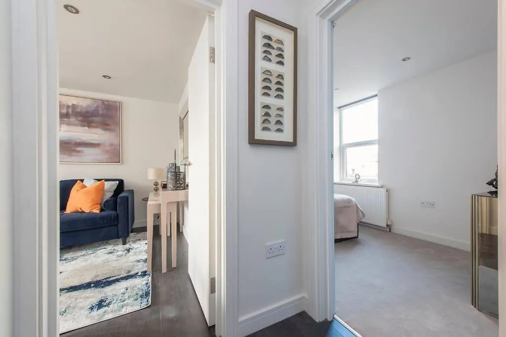 Elevated Elegance: 1Br 1Ba Flat In Wellmeadow Rd Apartamento Londres