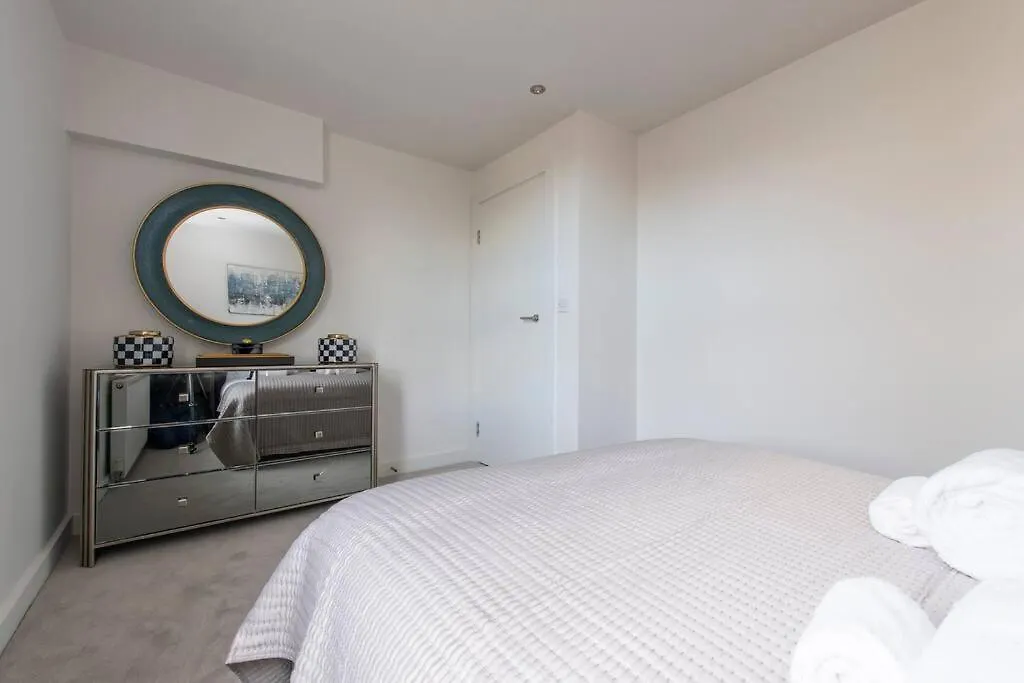 Elevated Elegance: 1Br 1Ba Flat In Wellmeadow Rd Apartamento Londres