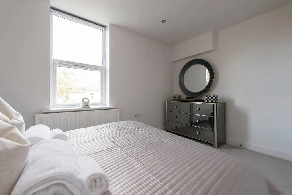 Elevated Elegance: 1Br 1Ba Flat In Wellmeadow Rd Apartment London