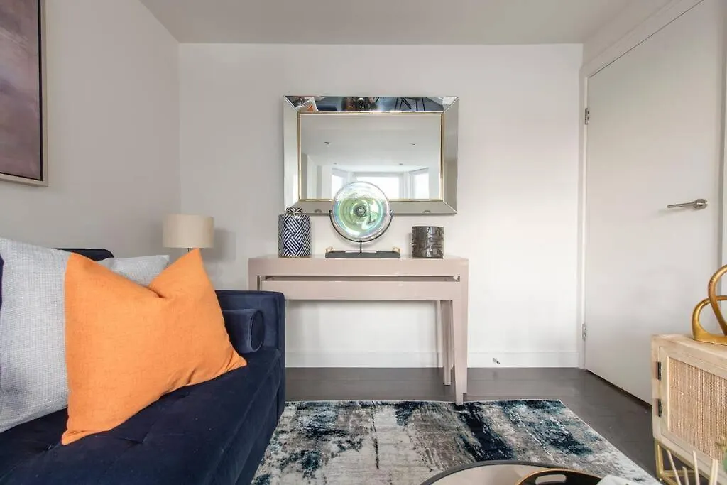 Elevated Elegance: 1Br 1Ba Flat In Wellmeadow Rd location